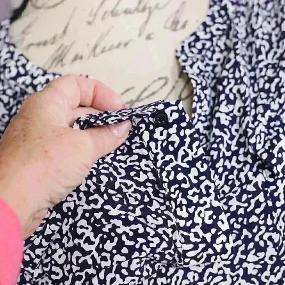 Lila Rose Size M Blue/white leopard print /geometric print blouse - Picture 6 of 14